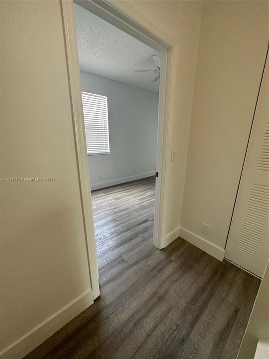 Active With Contract: $2,900 (2 beds, 1 baths, 969 Square Feet)