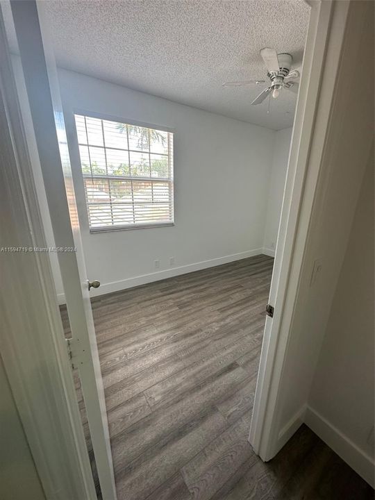 Active With Contract: $2,900 (2 beds, 1 baths, 969 Square Feet)