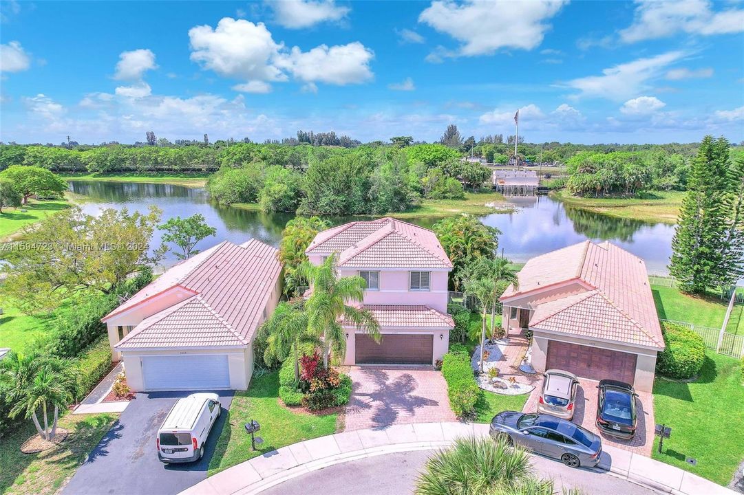 For Sale: $866,000 (4 beds, 2 baths, 1902 Square Feet)