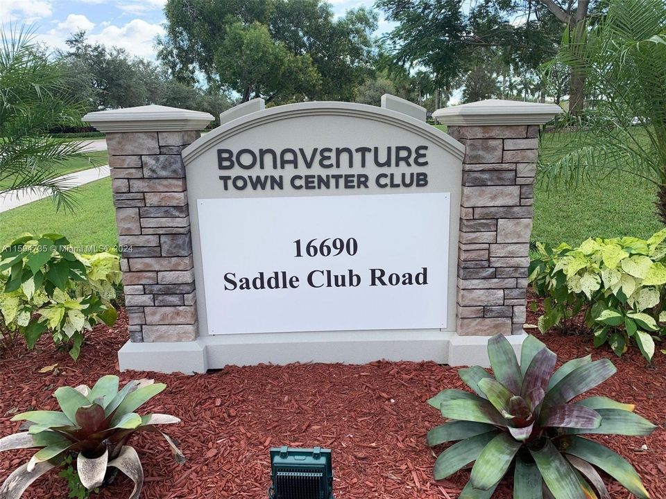 Bonaventure Town Center Club has all the amenities!