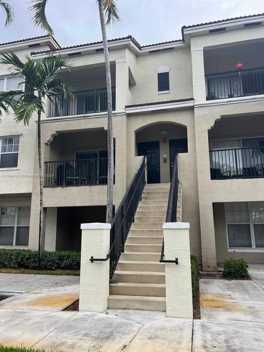 Recently Rented: $2,200 (2 beds, 2 baths, 1120 Square Feet)