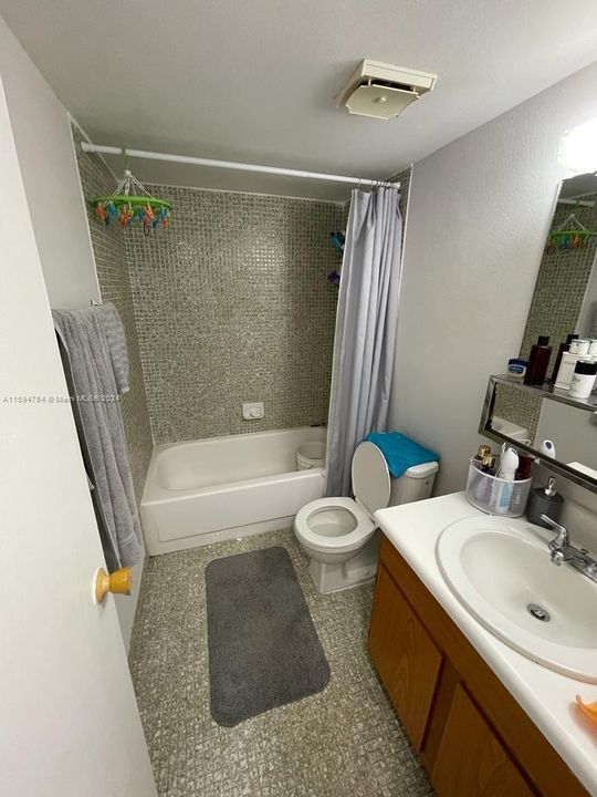 Под контрактом: $179,900 (2 спален, 2 ванн, 800 Квадратных фут)