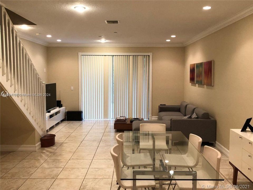 Active With Contract: $3,500 (3 beds, 2 baths, 1605 Square Feet)
