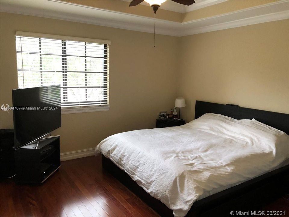 Active With Contract: $3,500 (3 beds, 2 baths, 1605 Square Feet)