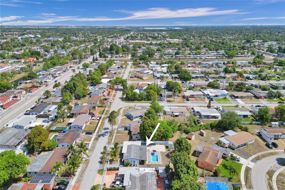 Active With Contract: $628,900 (3 beds, 2 baths, 1608 Square Feet)