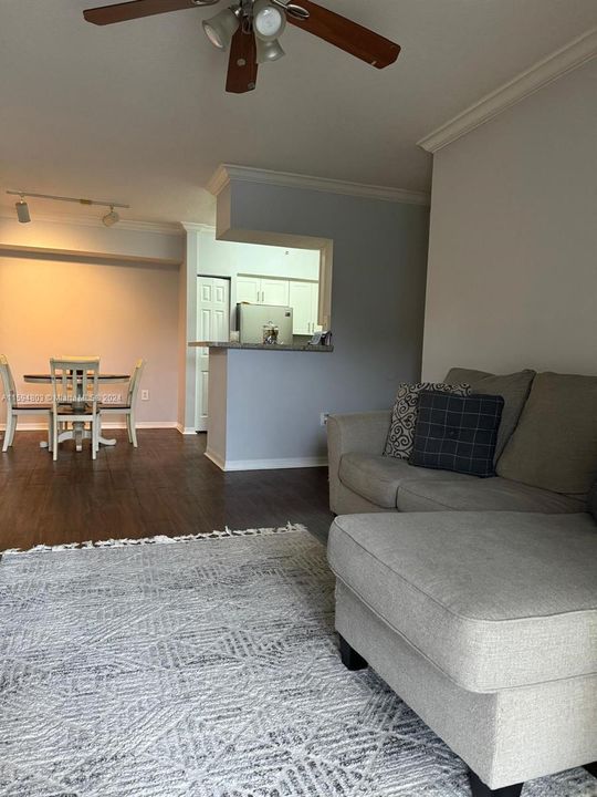 For Rent: $2,000 (1 beds, 1 baths, 690 Square Feet)