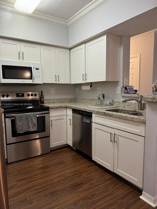 For Rent: $2,000 (1 beds, 1 baths, 690 Square Feet)