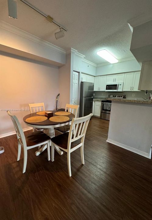 For Rent: $2,000 (1 beds, 1 baths, 690 Square Feet)