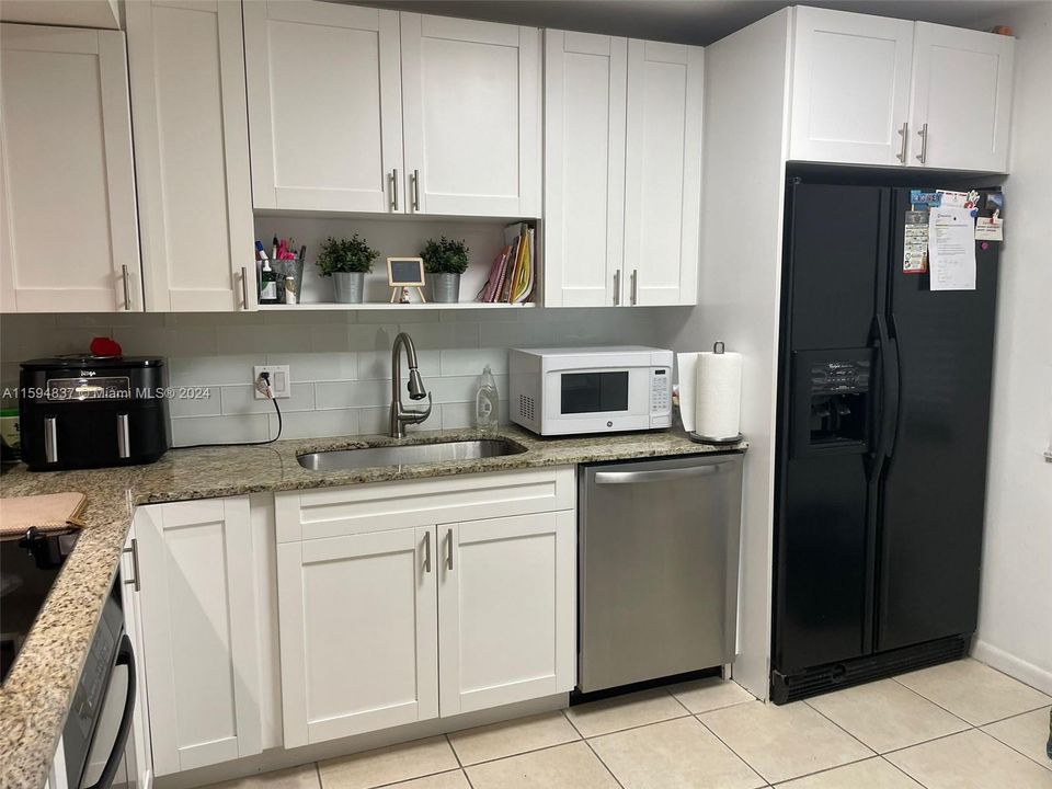 Active With Contract: $2,500 (2 beds, 2 baths, 1256 Square Feet)