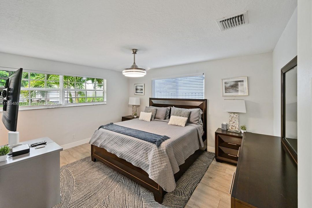 Active With Contract: $899,000 (3 beds, 3 baths, 1568 Square Feet)