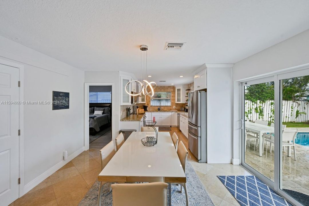 Active With Contract: $899,000 (3 beds, 3 baths, 1568 Square Feet)