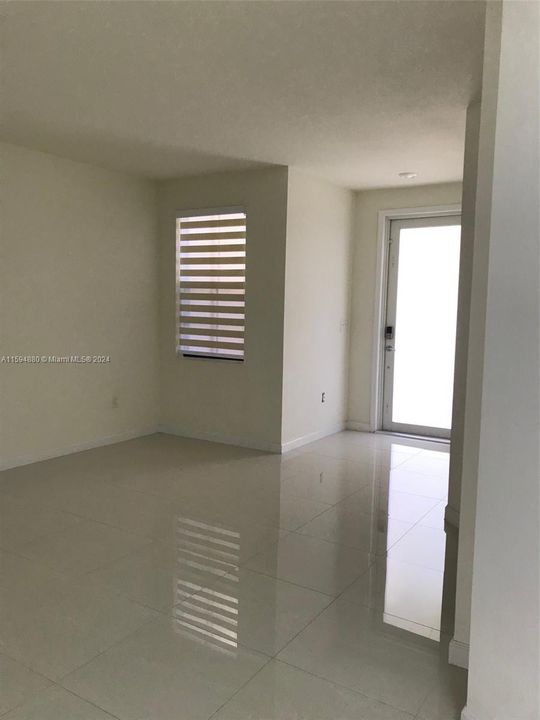 Recently Rented: $3,200 (3 beds, 2 baths, 1707 Square Feet)