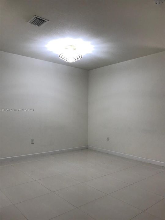 For Rent: $3,200 (3 beds, 2 baths, 1707 Square Feet)