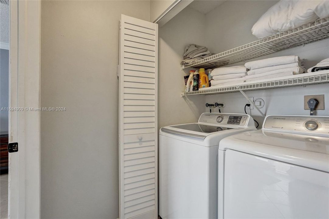 最近售出: $350,000 (2 贝兹, 2 浴室, 1092 平方英尺)