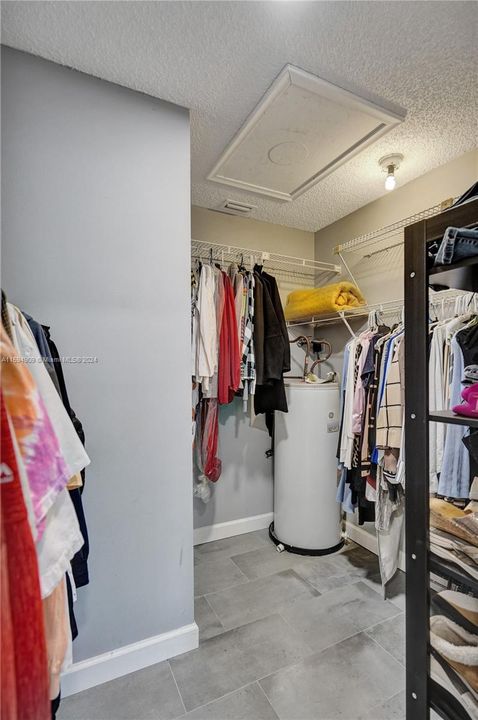 最近售出: $350,000 (2 贝兹, 2 浴室, 1092 平方英尺)