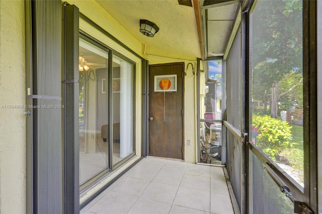 最近售出: $350,000 (2 贝兹, 2 浴室, 1092 平方英尺)