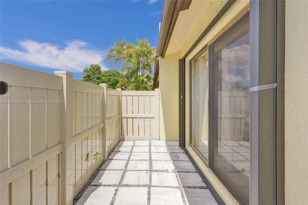 最近售出: $350,000 (2 贝兹, 2 浴室, 1092 平方英尺)