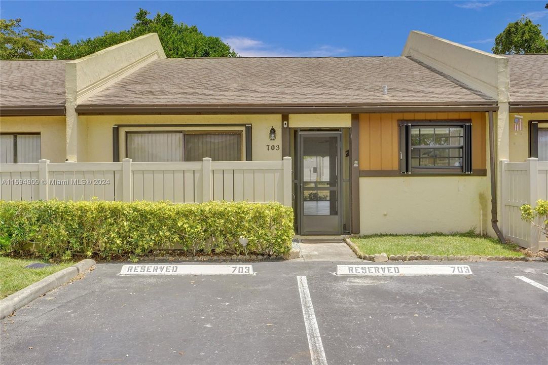 最近售出: $350,000 (2 贝兹, 2 浴室, 1092 平方英尺)