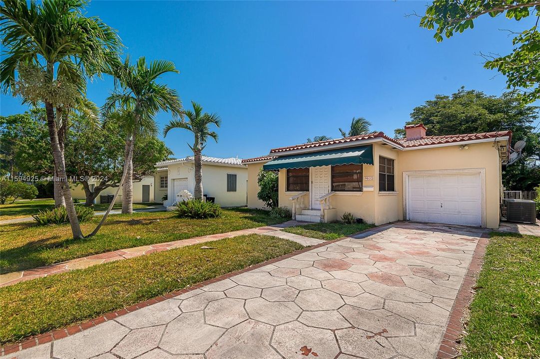 For Sale: $1,500,000 (3 beds, 3 baths, 1312 Square Feet)