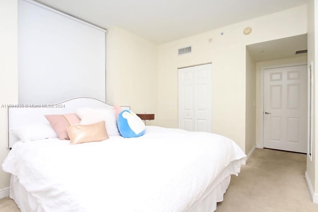 Active With Contract: $3,500 (2 beds, 2 baths, 1020 Square Feet)
