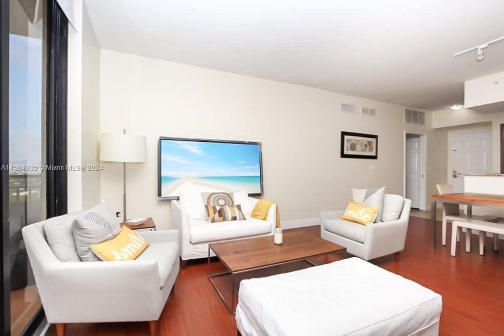 Active With Contract: $3,500 (2 beds, 2 baths, 1020 Square Feet)