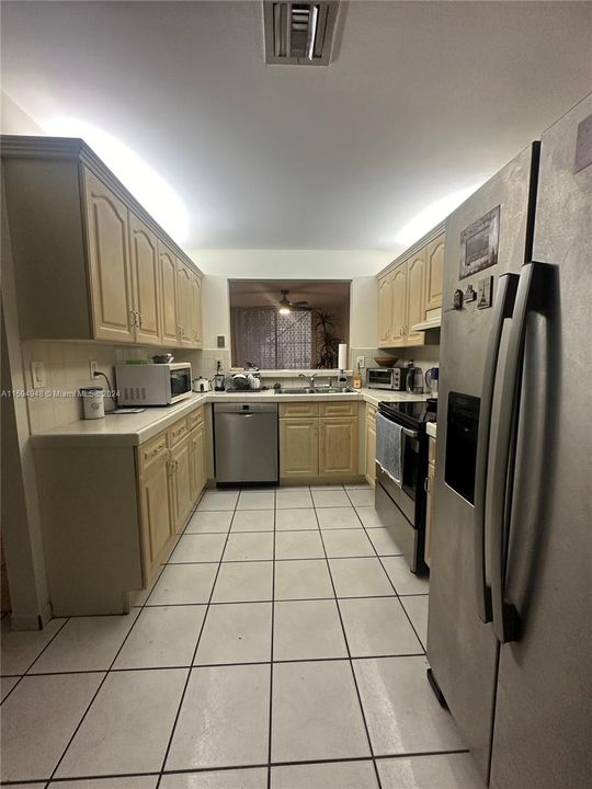 For Rent: $3,400 (3 beds, 2 baths, 1712 Square Feet)