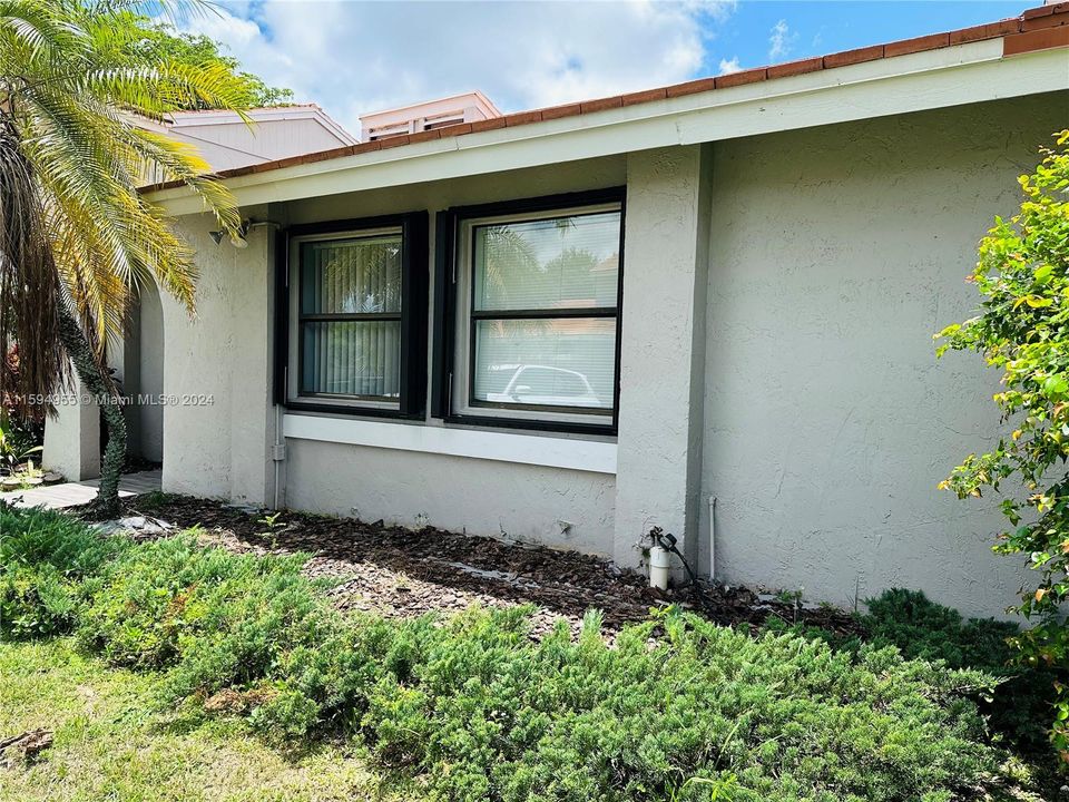 Recently Sold: $465,000 (3 beds, 2 baths, 1190 Square Feet)