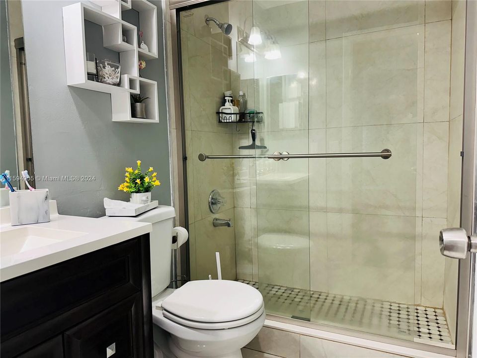 Recently Sold: $465,000 (3 beds, 2 baths, 1190 Square Feet)