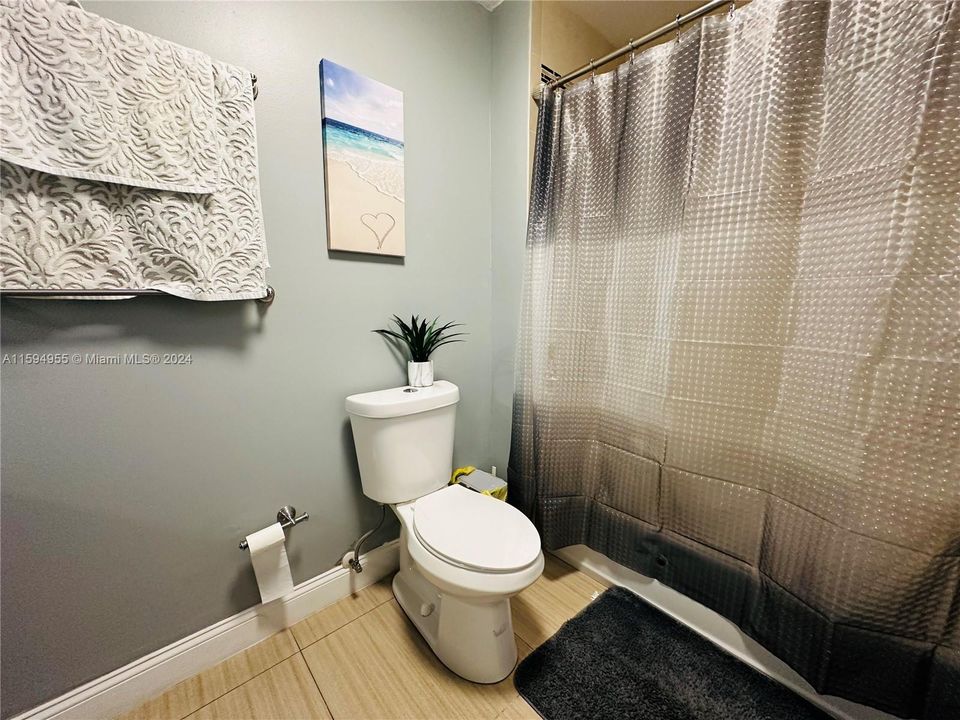 Recently Sold: $465,000 (3 beds, 2 baths, 1190 Square Feet)