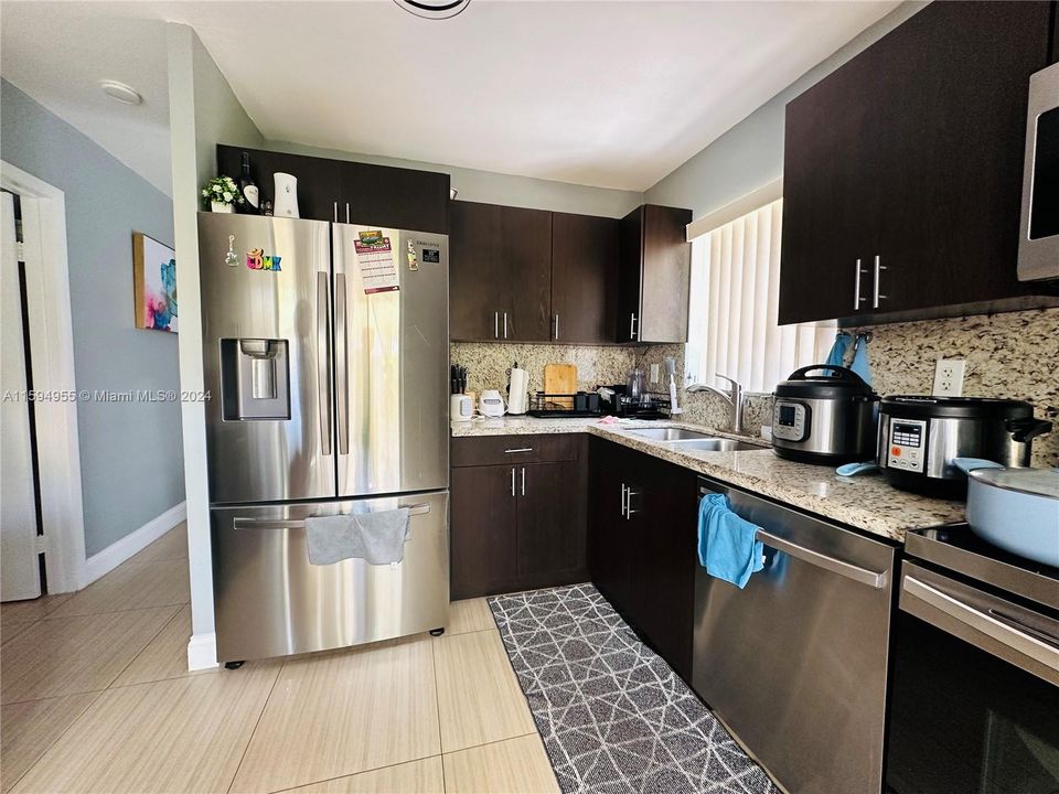 Recently Sold: $465,000 (3 beds, 2 baths, 1190 Square Feet)