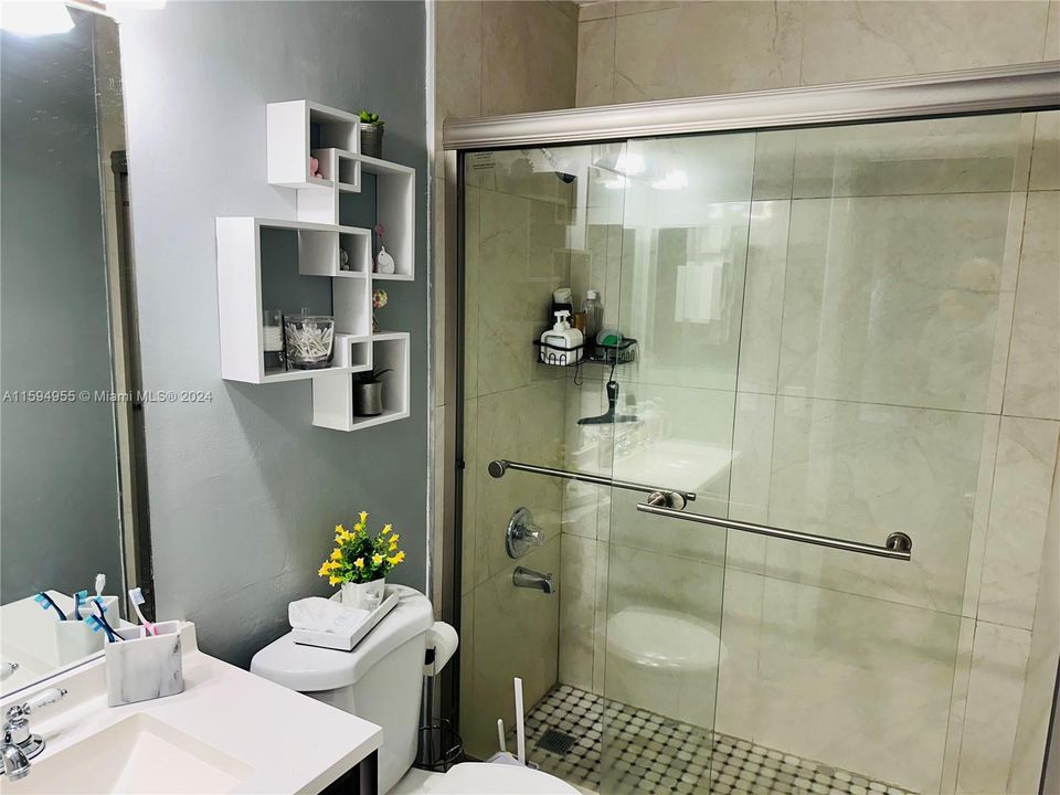 Recently Sold: $465,000 (3 beds, 2 baths, 1190 Square Feet)