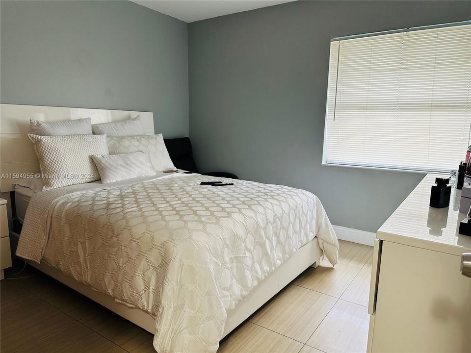 Recently Sold: $465,000 (3 beds, 2 baths, 1190 Square Feet)