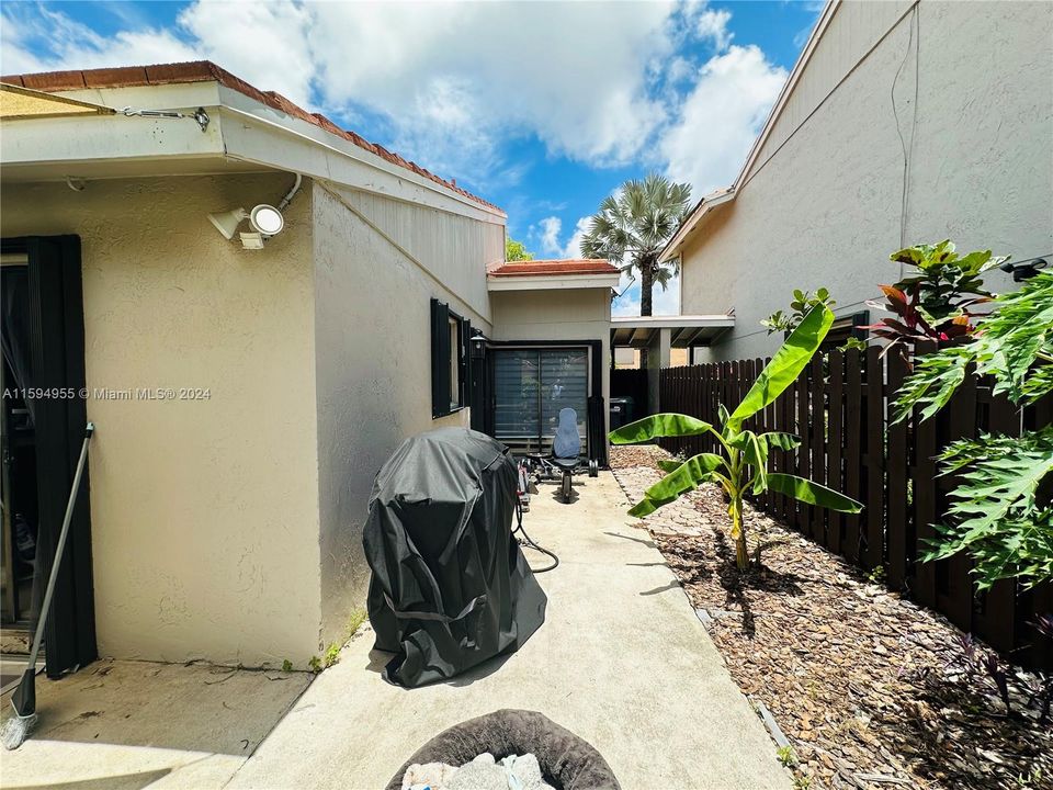 Recently Sold: $465,000 (3 beds, 2 baths, 1190 Square Feet)