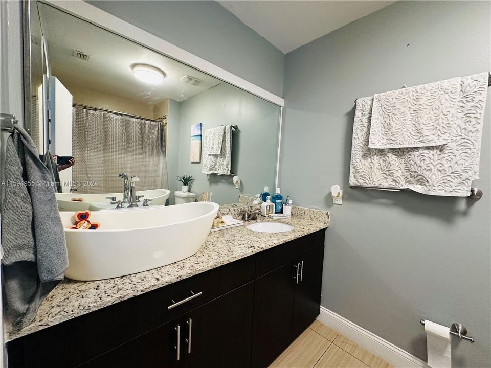 Recently Sold: $465,000 (3 beds, 2 baths, 1190 Square Feet)