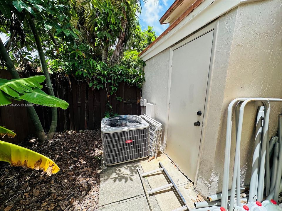 Recently Sold: $465,000 (3 beds, 2 baths, 1190 Square Feet)