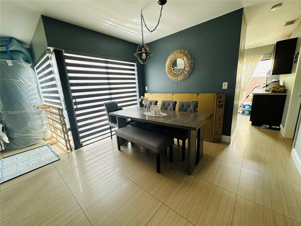 Recently Sold: $465,000 (3 beds, 2 baths, 1190 Square Feet)