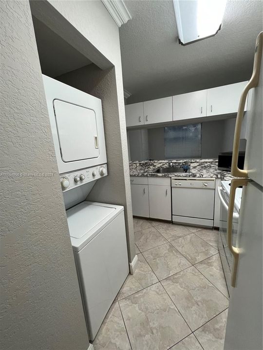 Active With Contract: $1,800 (1 beds, 1 baths, 816 Square Feet)