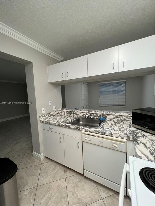 Active With Contract: $1,800 (1 beds, 1 baths, 816 Square Feet)