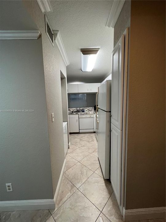 Active With Contract: $1,800 (1 beds, 1 baths, 816 Square Feet)