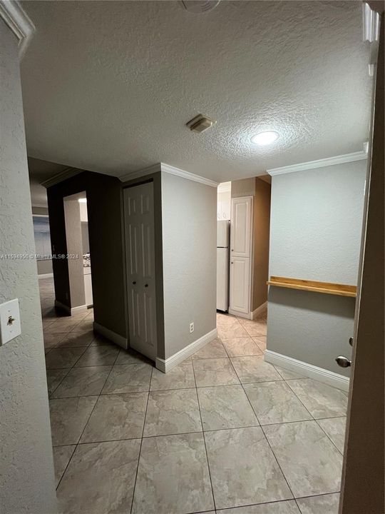 Active With Contract: $1,800 (1 beds, 1 baths, 816 Square Feet)