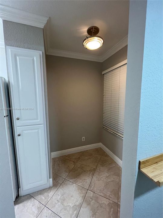 Active With Contract: $1,800 (1 beds, 1 baths, 816 Square Feet)