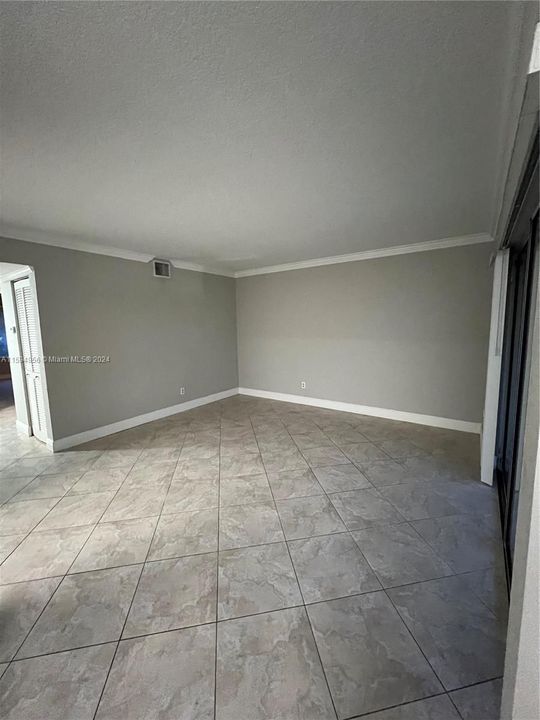 Active With Contract: $1,800 (1 beds, 1 baths, 816 Square Feet)