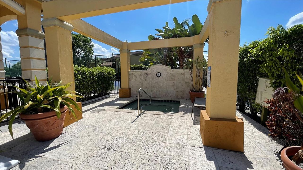 Vendido Recientemente: $299,999 (2 camas, 2 baños, 1000 Pies cuadrados)