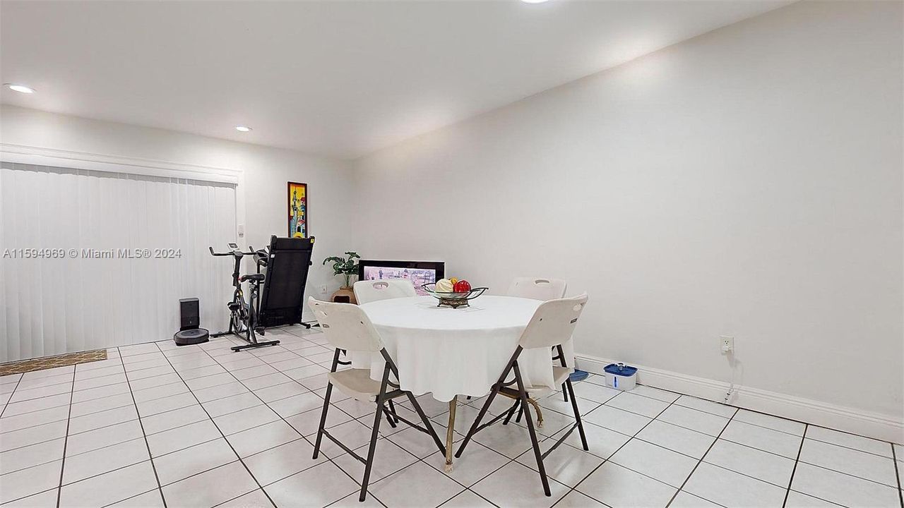 Recently Sold: $420,000 (2 beds, 2 baths, 1452 Square Feet)