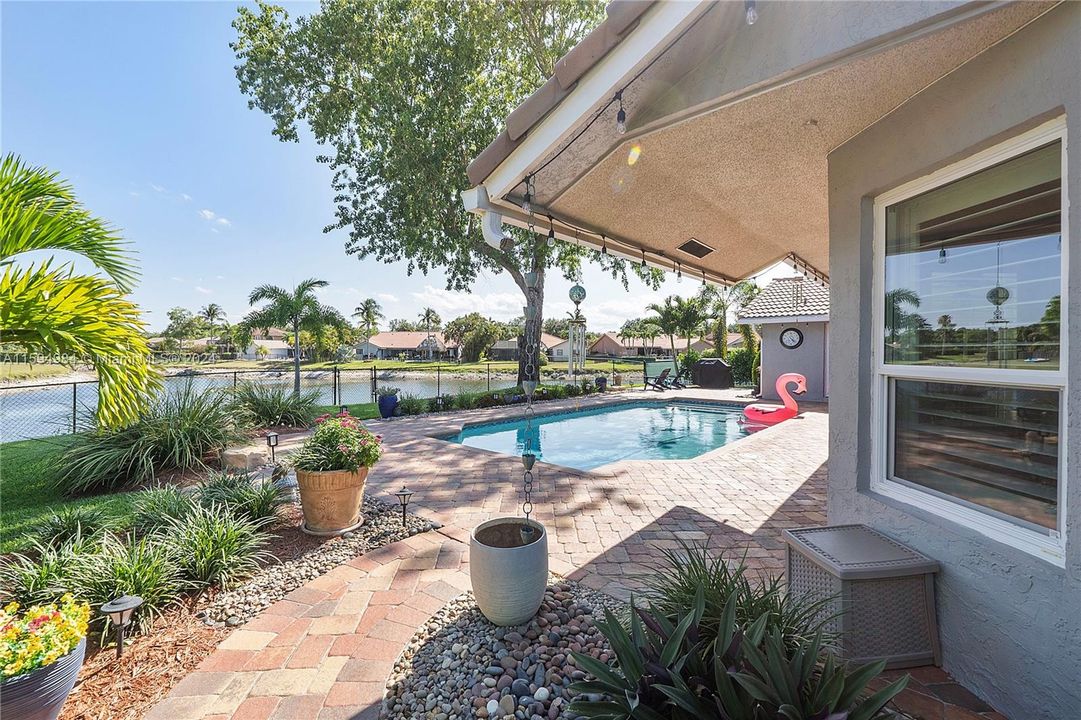 Active With Contract: $869,900 (4 beds, 2 baths, 2524 Square Feet)