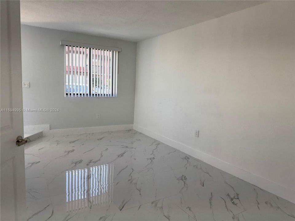 Recently Sold: $297,000 (1 beds, 1 baths, 669 Square Feet)
