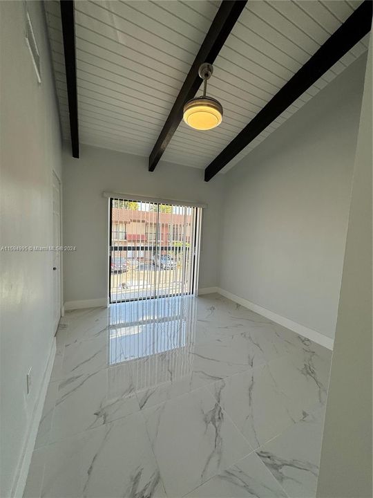 Recently Sold: $297,000 (1 beds, 1 baths, 669 Square Feet)