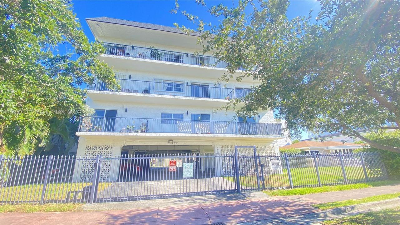 Recently Rented: $2,100 (2 beds, 1 baths, 795 Square Feet)