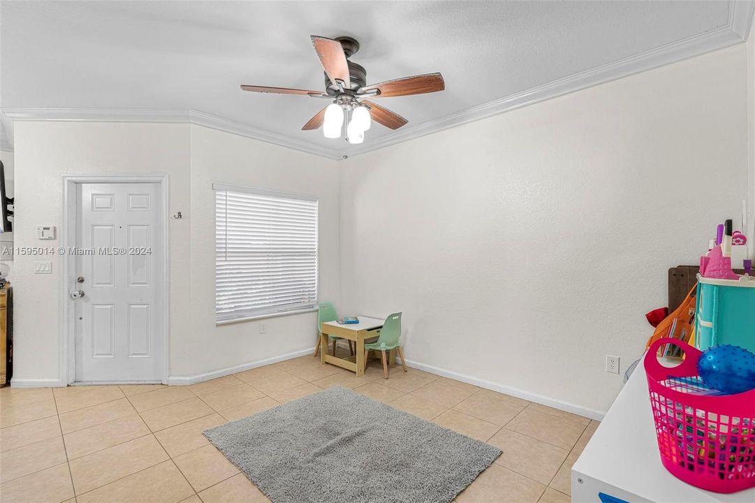 Active With Contract: $2,900 (3 beds, 2 baths, 1256 Square Feet)