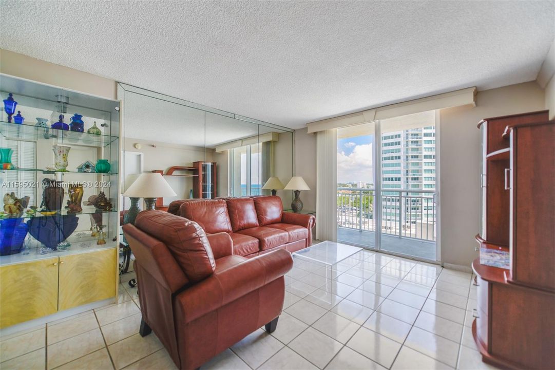 Recently Sold: $300,000 (1 beds, 1 baths, 676 Square Feet)